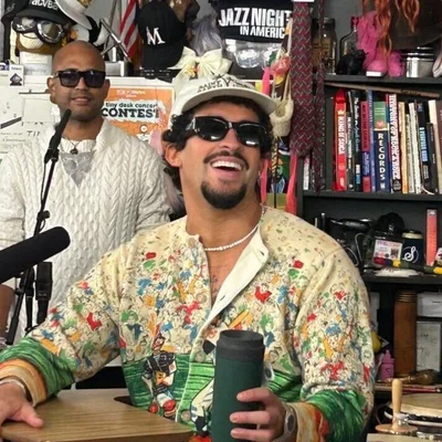 Bad Bunny Brilla en su Debut en Tiny Desk de NPR